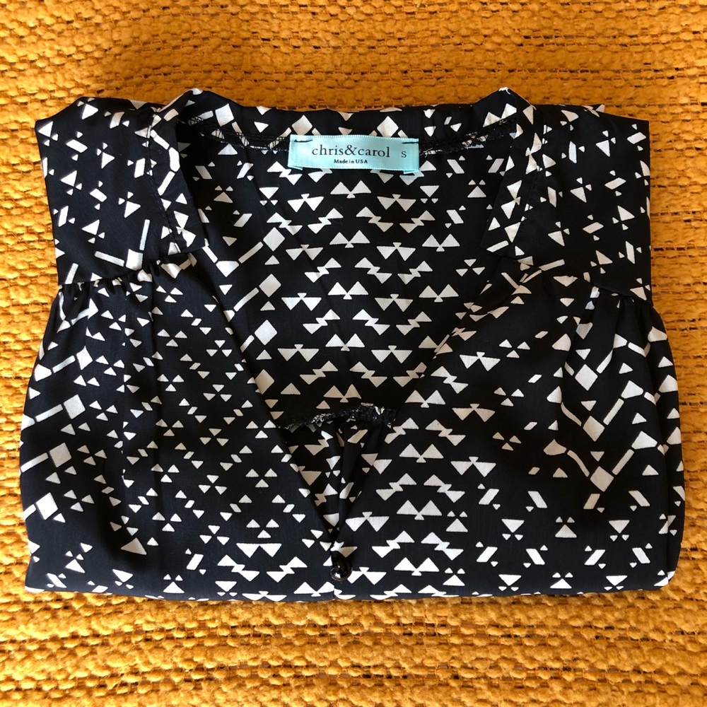 B&W Printed V-Neck w/ Mini Collar